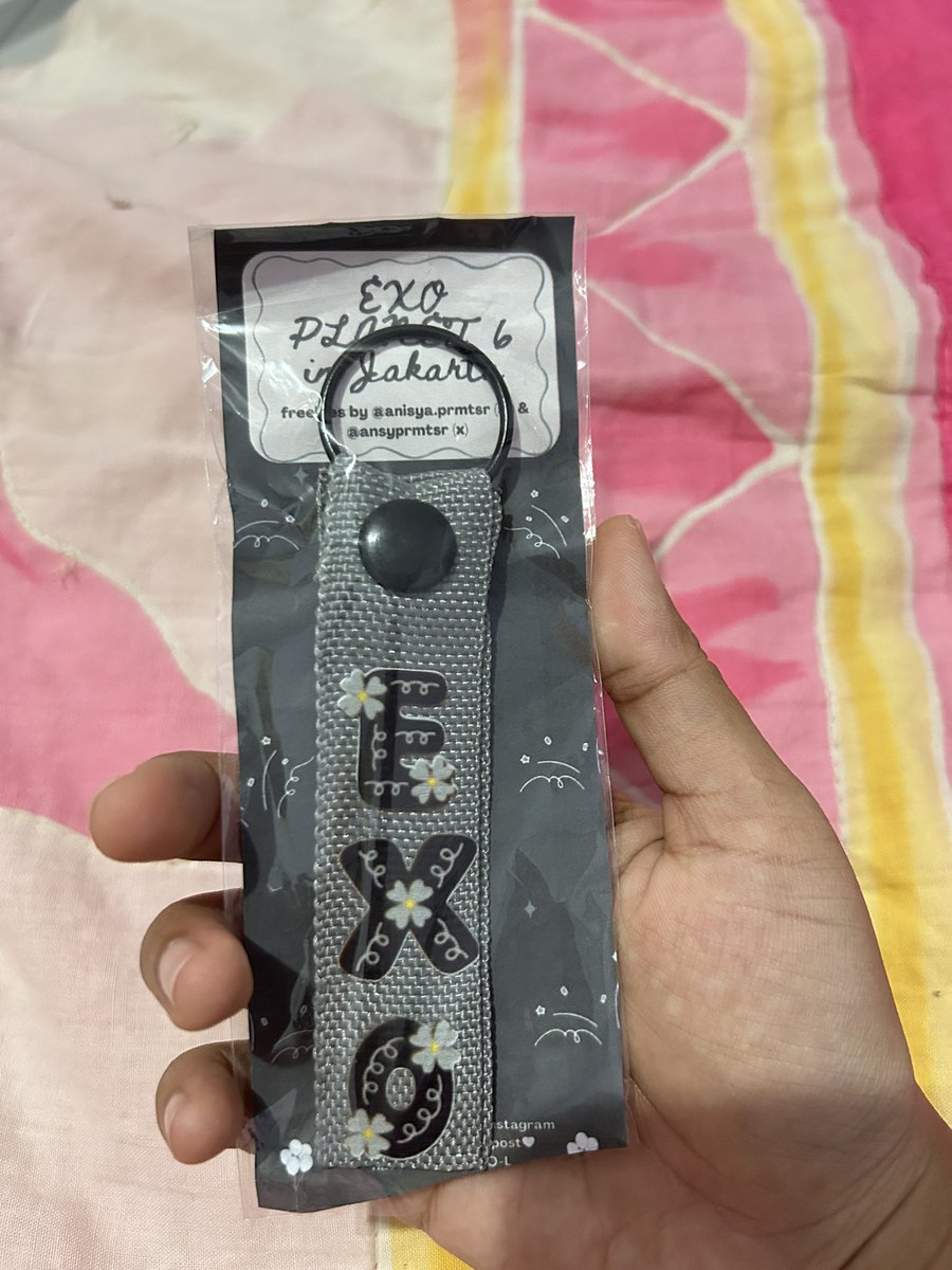 onsunnyday_'s tweet photo. packingnya ga sengaja keguntinggg pas buka paket 🫠 masii selamatt dan akan kujadikan keychain motorku. makasii yaa kakk @ansyprmtsr 🤍 https://t.co/0iHXiCKLoJ