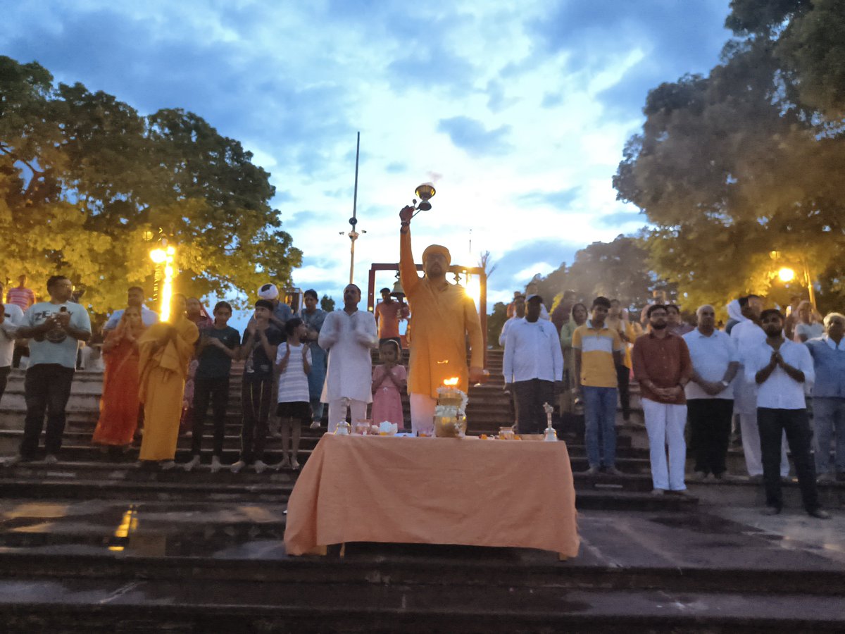 avinssindia's tweet photo. आज सायंकाल श्री सूर्य देव जी की 670वी भव्य आरती संपन्न हुई।
आप सभी श्रद्धालुओं की सभी मनोकामना पूर्ण हो।।
🚩ॐ सूर्याय नमः।।।🚩
संरक्षक सत्यदेव मिश्र 9452011023
अध्यक्ष अविनाश तिवारी 9151203008
उपाध्यक्ष अमित गुप्ता 9918030003 https://t.co/BRx1Pk9FmA