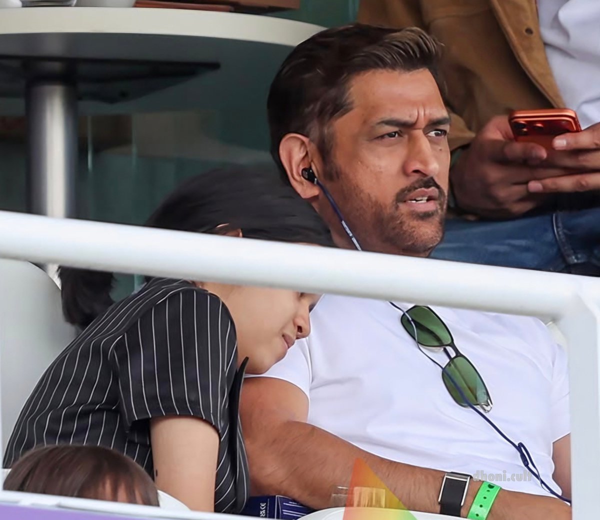 ChakriDhonii's tweet photo. Cutest Picture of the day 🥹 🫶 

#MSDhoni https://t.co/J2WpbuwvJU