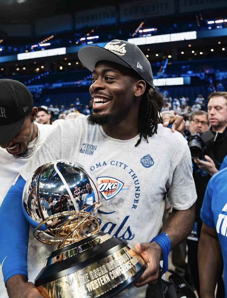 pilgeousx's tweet photo. The longest tenured Thunder from the bottom to the top thank you for everything ❤️❤️❤️ https://t.co/OeqCawtiIY