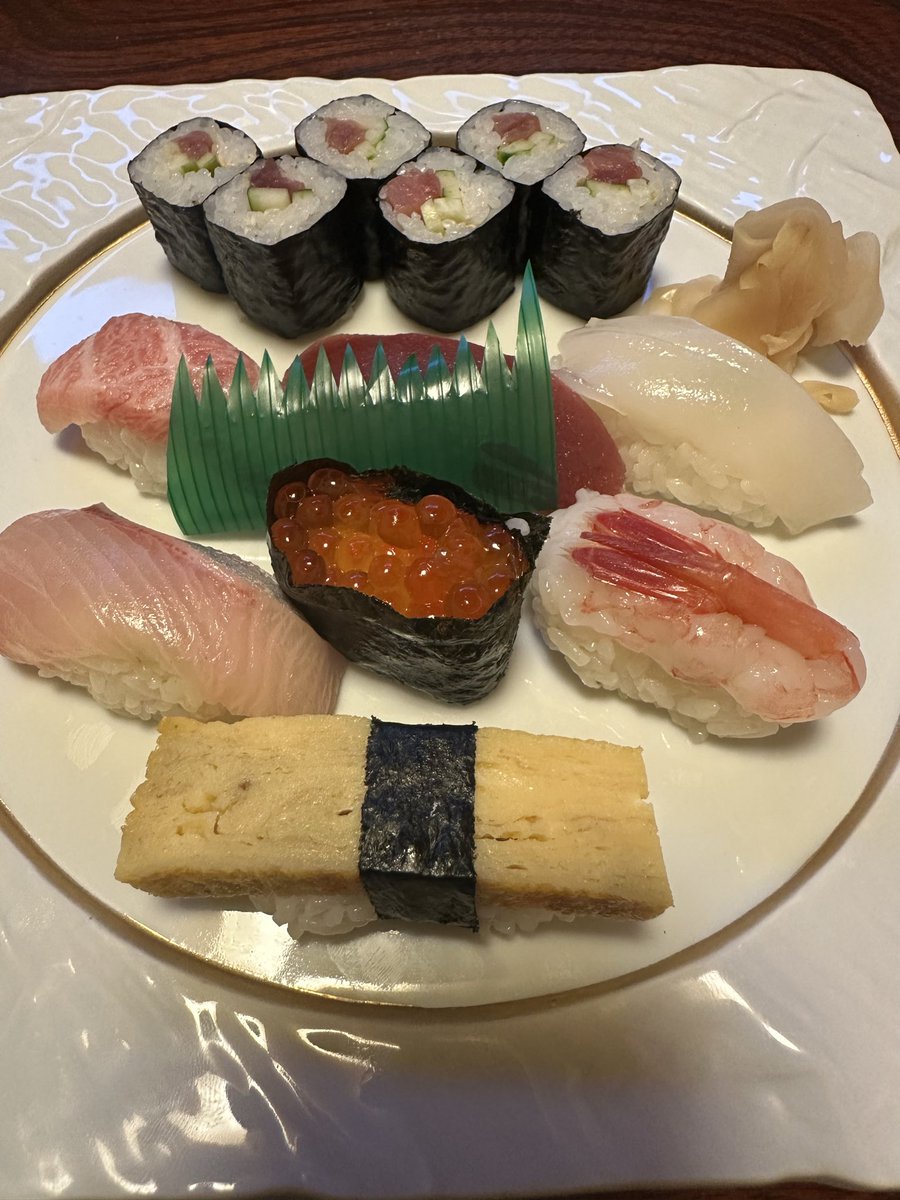 maro____n_____'s tweet photo. 結婚12周年👏👏
お鮨でしたー♡
ありがとう
美味しかった
ずっと欲しかったヘッドホンもGetしたのでだいぶ幸せです🤤🎧 https://t.co/kawuztbH0w