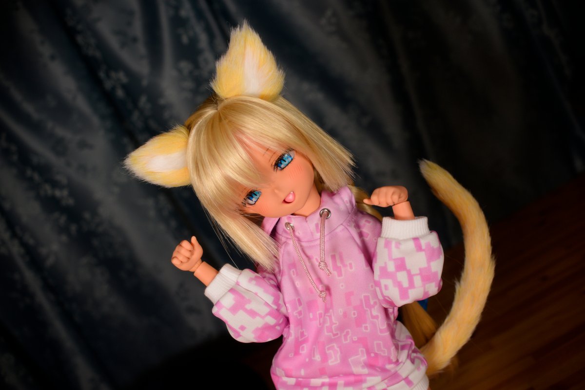 finnleo6569's tweet photo. Digging into big box of items, here is a Cyber-cat hoodie (light) from #AzukiMilk .
Might be a bit out of season, but in theory it was cool enough today to warrant using one ^^;
Also the little piercing and earring in one of the ears on the hood is a fun detail.
#ISLANDER獣耳 https://t.co/nDM7EQZx5Z