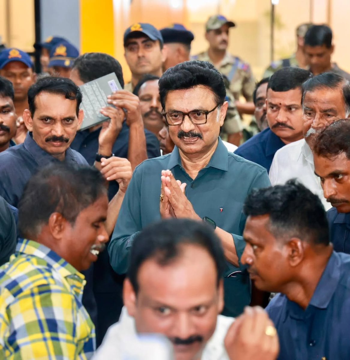 Salem__Suriya's tweet photo. Thalaivar Arrival...😍🔥 https://t.co/SP8WxTMbDf