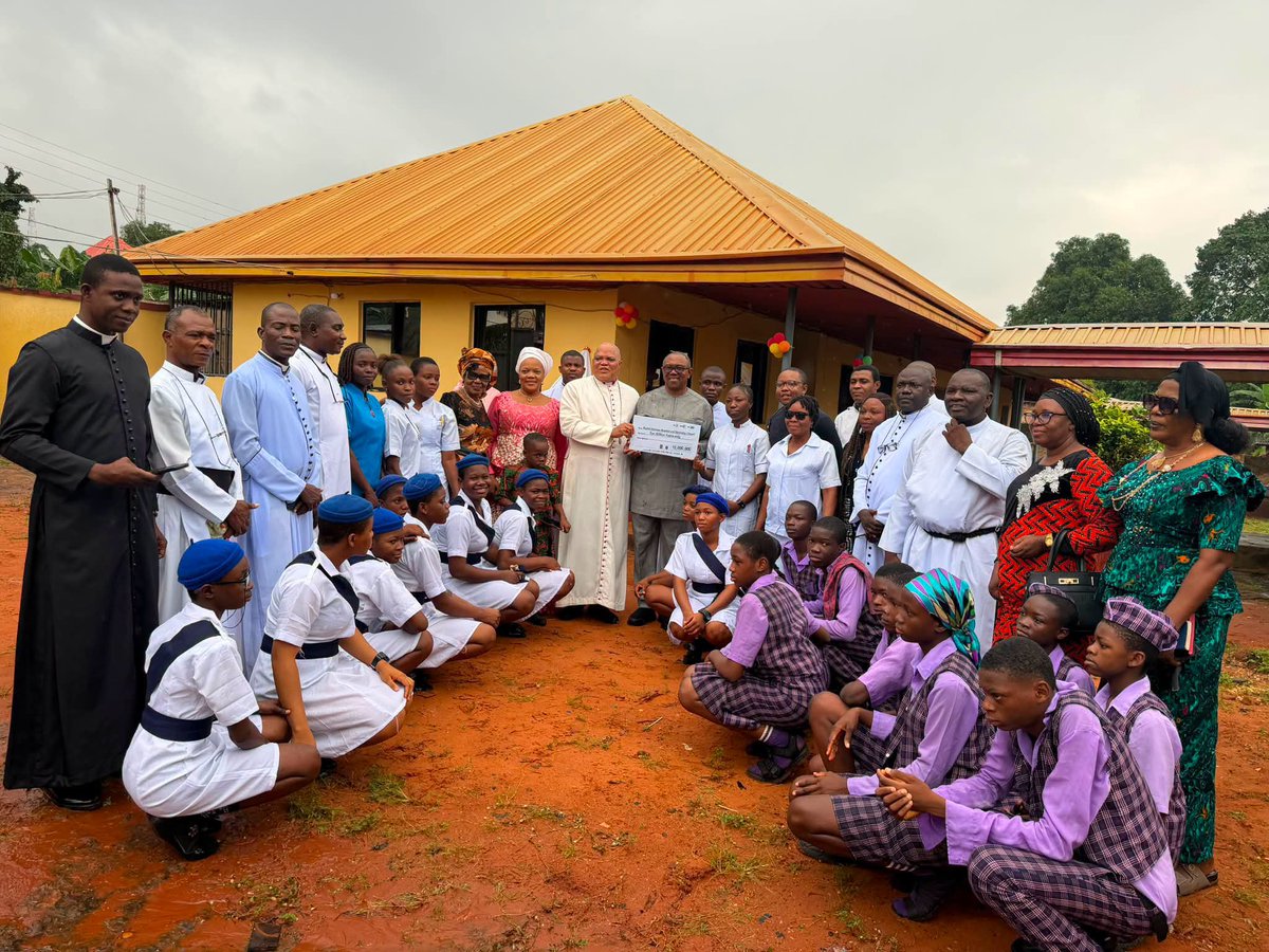 advantagetony's tweet photo. Mr. Peter Obi has donated the sum of ₦10 million to St. Raphael's Hospital, Umueri, in Anambra East Local Government Area of Anambra State, in support of the hospital's healthcare services and community development. https://t.co/EoBOjDX0Yw
