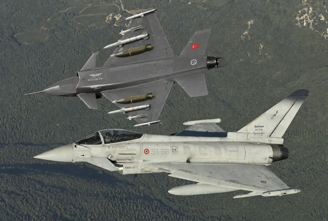 TurkishCentury's tweet photo. 🇹🇷🇮🇹 Turco-Italian joint venture #LBASystems is preparing to show off its latest MUM-T technologies at the upcoming #FIA2026 in Farnborough. Expected demonstrations include advanced AI #UCAV & manned-fighter jet pairing that enable 6th-gen air combat. ✈️ https://t.co/f6AdSRtVNm