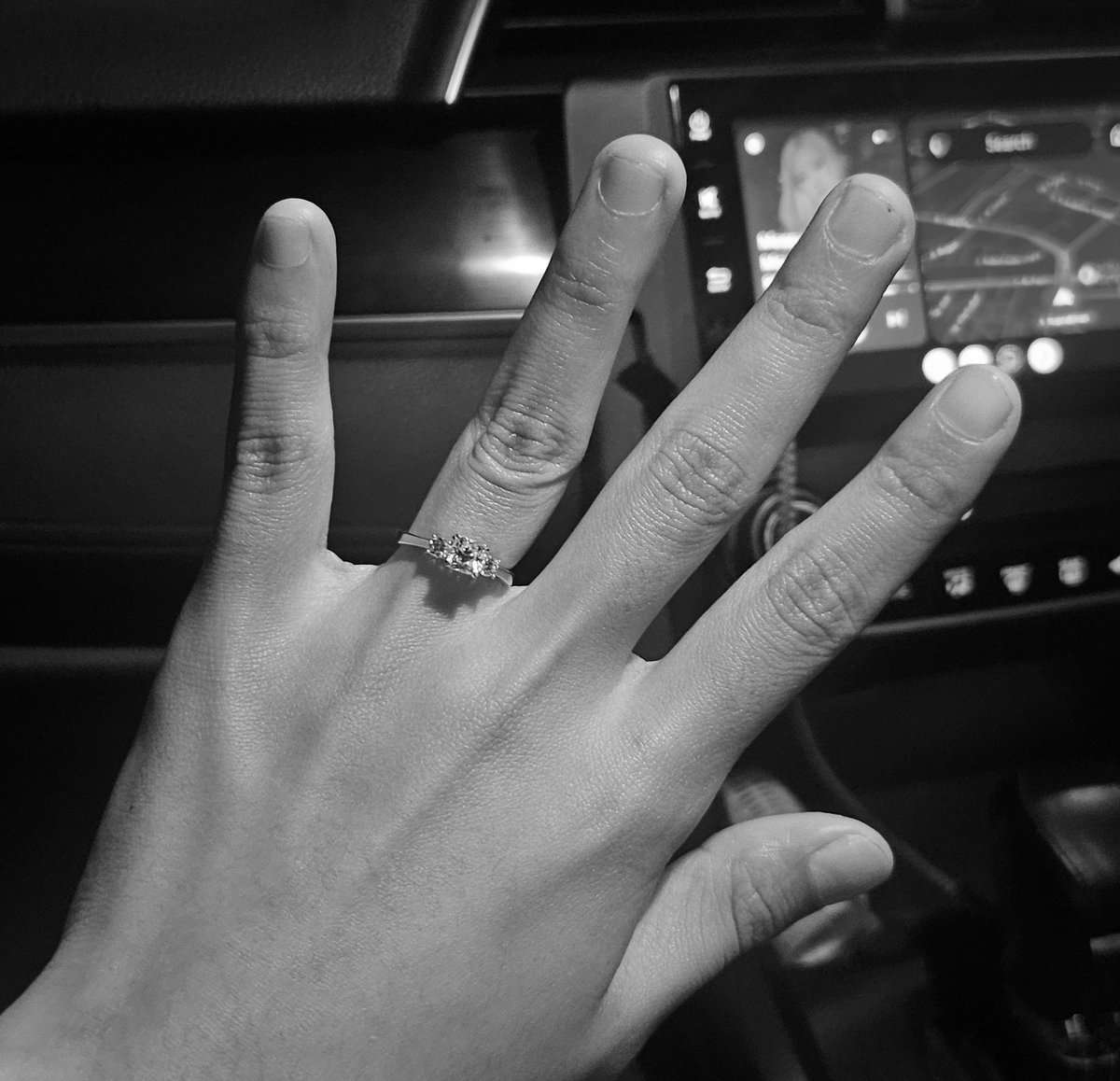 koviiy's tweet photo. I'M GETTING ENGAGED OMG 😭🩷🩷🩷 https://t.co/2KgpyYN0sg
