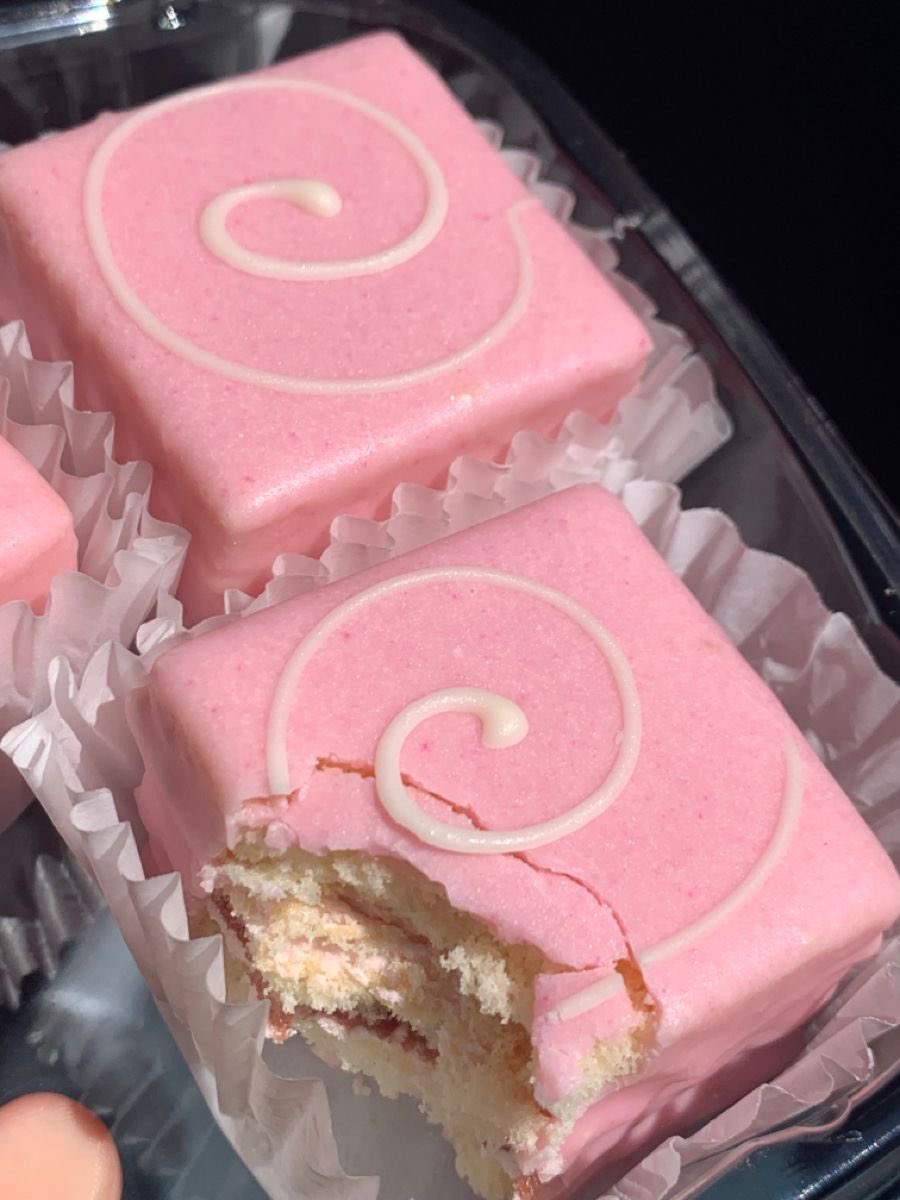 thep1ececafe's tweet photo. (˶ˆᗜˆ˵)  order of pink pastries coming up !!

☆┇to @p1nkjade 
♡┇from anonymous 

„　pls write a fic asap　“ ( ᴗ͈ˬᴗ͈)ഒ https://t.co/l8klGKDNRR
