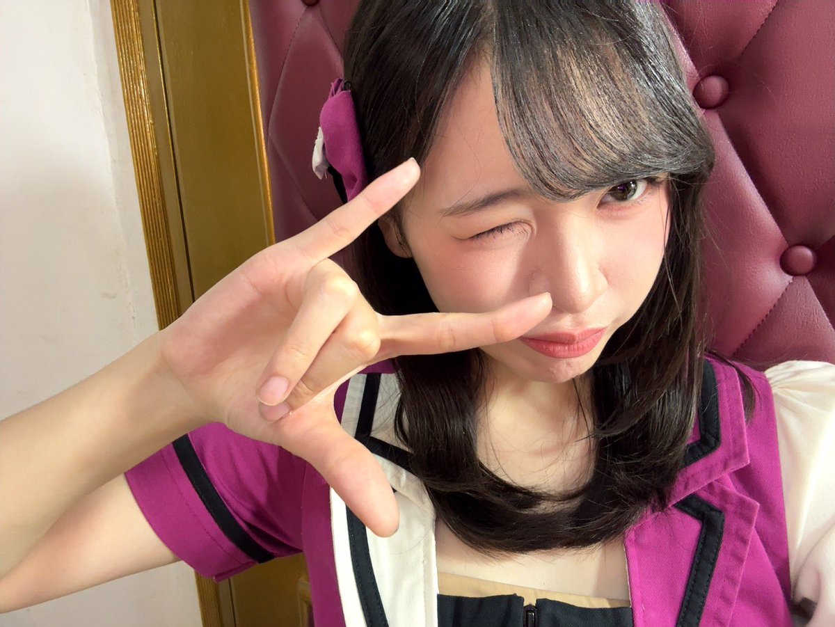 Lily_JKT48's tweet photo. Terimakasih banyakk untuk idn and also show ramune hari inii! Imm soo HAPPYYY TOO SEE MYLOF AAAA!! Sehat sehat yaa loaff, jangan begadang jugaa kecuali yang nonton hehe, serruu yaa KSHJSHSS , yang besok sekul and ada kegiatan harus istirahat oki oki! Don’t force urself yaa lof, remember that ur body and mind juga harus rest, #NiteLy loff, ditungguu next #CeritaLy nyaa! Sampai ketemu vc besokk!!💗