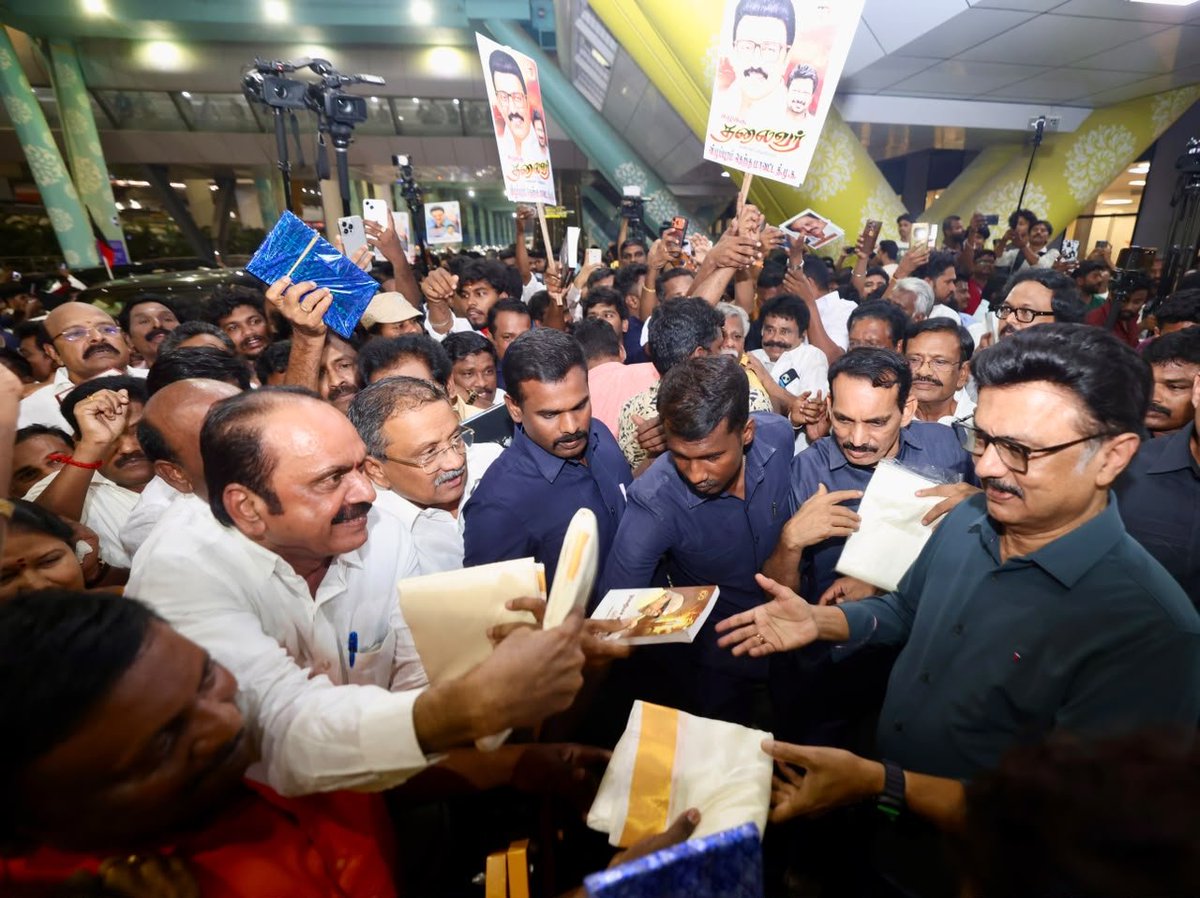 Salem__Suriya's tweet photo. Thalaivar Arrival...😍🔥 https://t.co/SP8WxTMbDf