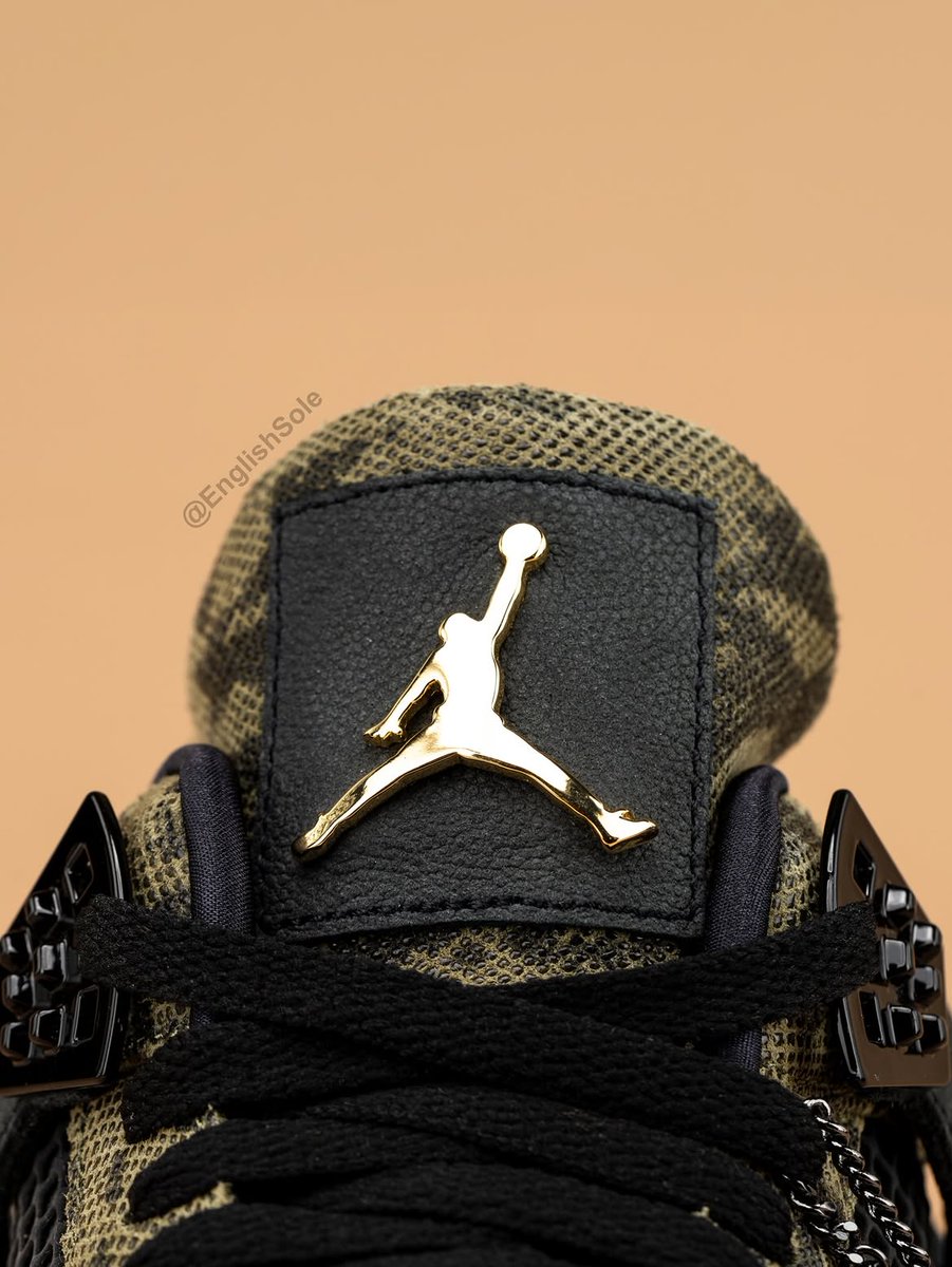 JustFreshKicks's tweet photo. DETAILED LOOK: Air Jordan 4 “Snakeskin” Family PE 🐍 https://t.co/2GDLLqBo8g