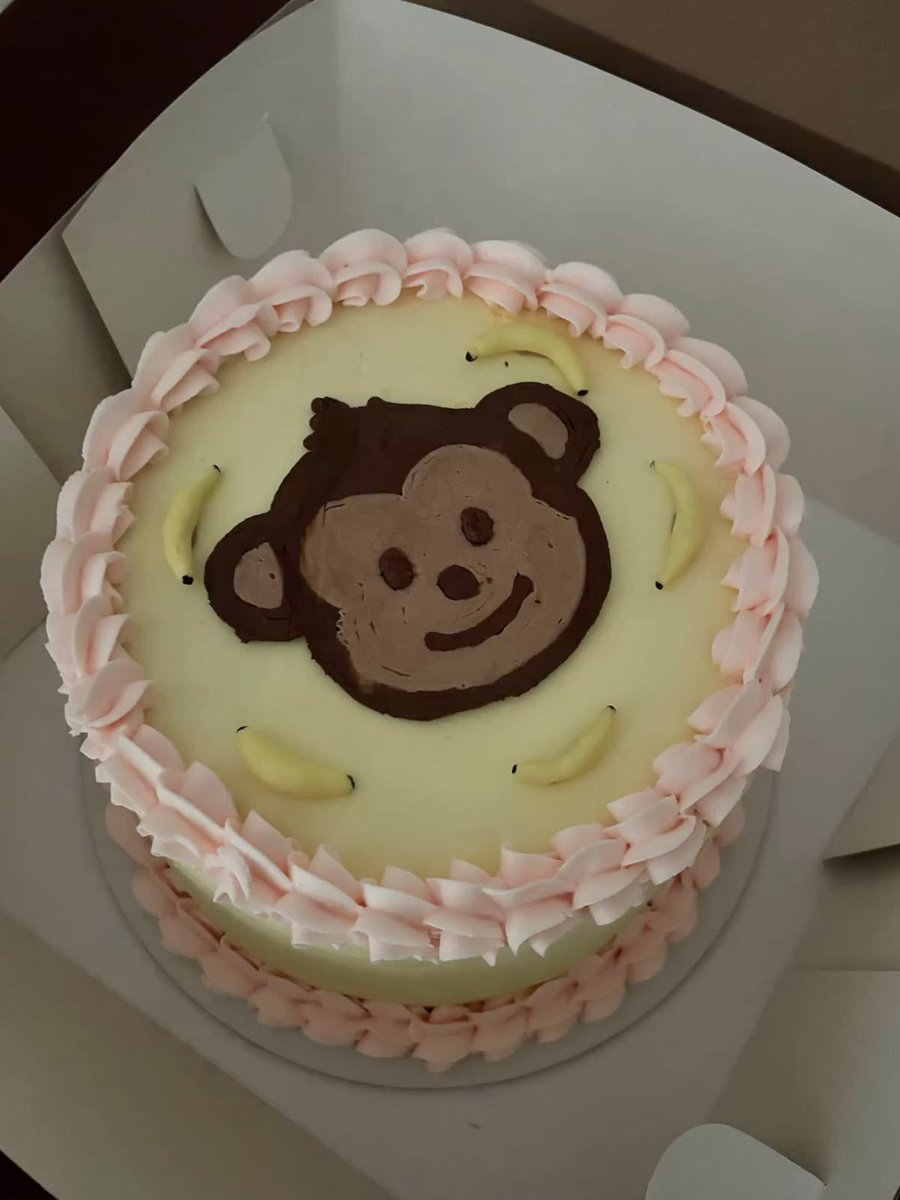 thep1ececafe's tweet photo. (˶ˆᗜˆ˵)  order of monkey cake coming up !!

☆┇to @j_art_ess 
♡┇from anonymous 

„　this is from jongsegg to shobread 🥰　“ ( ᴗ͈ˬᴗ͈)ഒ https://t.co/oSSCqjnKXJ