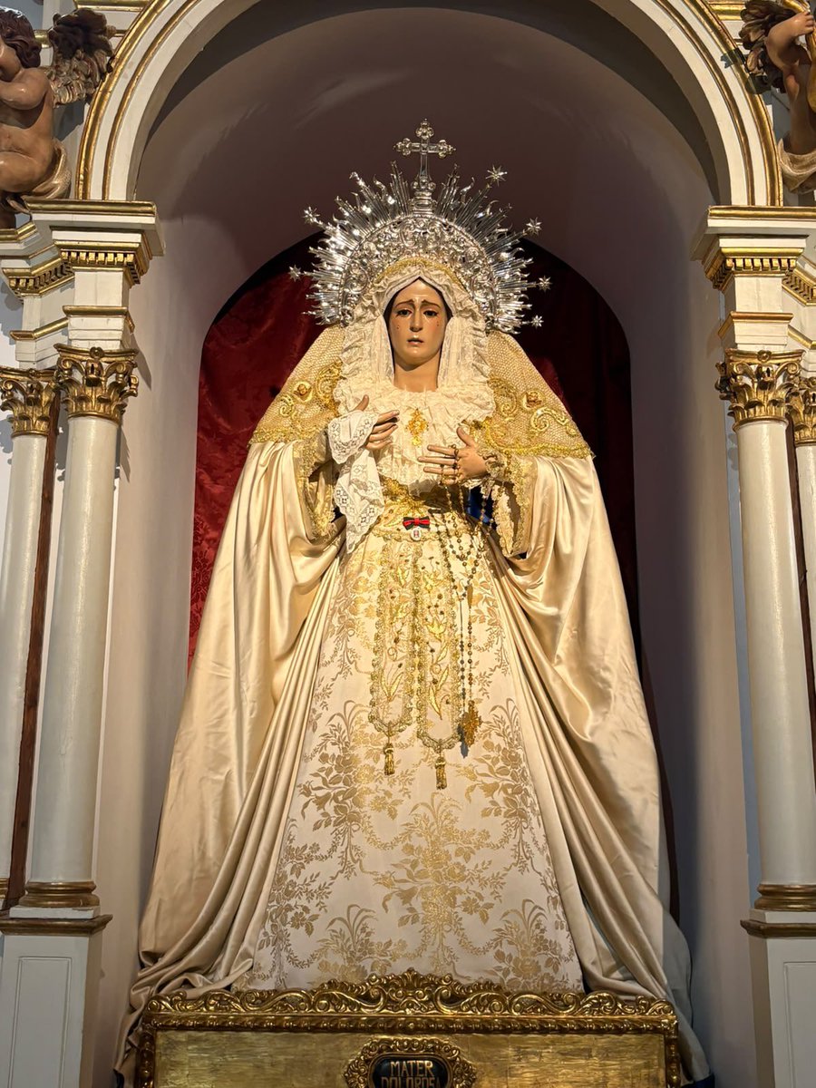 Nazareno_LM's tweet photo. Con motivo del inicio de los cultos en honor a Santa Marta, Nuestra Señora de los Dolores luce una medalla de la Patrona con los colores de la corporación.

Felicitamos a @HdadSSantaMarta y al pregonero, D. David Castillo Tamarán, por el magnífico pregón. https://t.co/WdeEqvJVmn