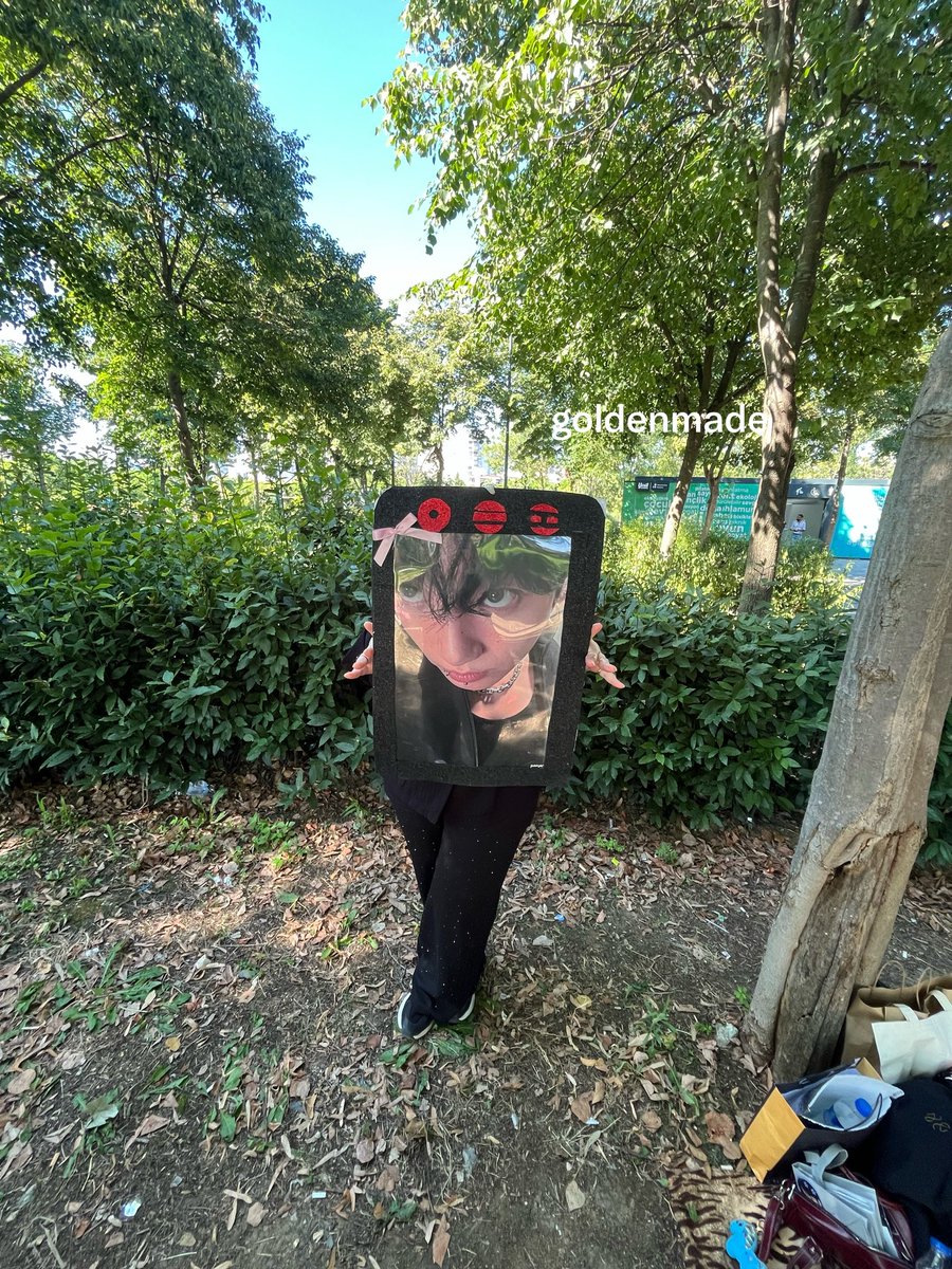 jungoolden97's tweet photo. Bugünkü army pikniğine jungkook’ta gelmişti 🥹🫶 https://t.co/9oGvmhIGZD