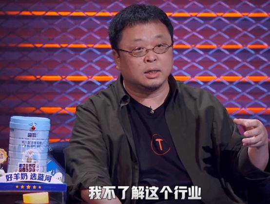 BunniiDelight's tweet photo. 刚脱稿吐槽完现场观众的“默契冷场”，下台才发现麦还夹在领口——这是脱口秀演员本人没提前预演过的“社死专属彩蛋”！ https://t.co/FE4Idtl356
