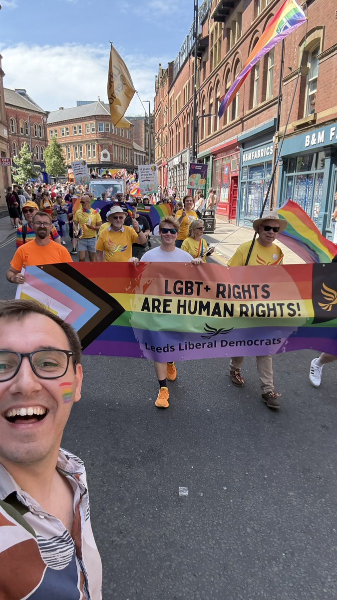 tomgordonLD's tweet photo. Had a fabulous time with the Leeds Lib Dems at #LeedsPride https://t.co/amVM6Dq33c
