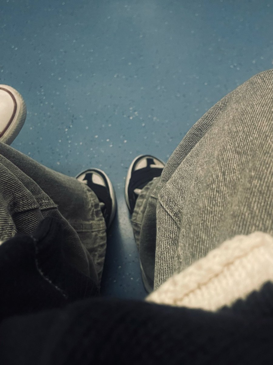 ev87289's tweet photo. Na minha opinião pessoas que anda de metro (Algumas) são estilosas dms 
(Eu sou uma delas)😁😌 https://t.co/LBn7FC54oO