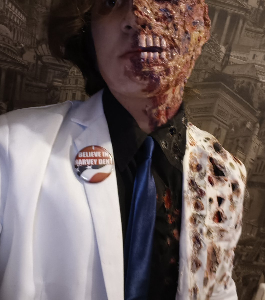 Cringela_228's tweet photo. My Two-face Cosplay 
#Twoface #batman #Dc #comicbook #Harvy_Dent https://t.co/jcmkXaMbXB