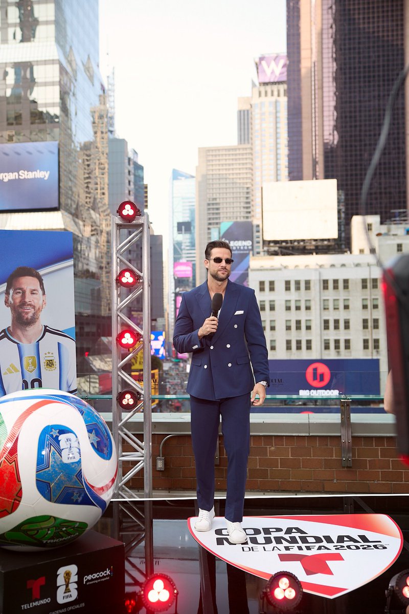 ClovisNienow's tweet photo. The World Cup Final is here! ⚽🏆

Desde Nueva York, viviendo la emoción de esta gran final. Dos selecciones luchando por alzar la copa y yo feliz de haber sido parte de esta experiencia durante estas semanas junto a mi familia @telemundo https://t.co/H6xLyqL18H