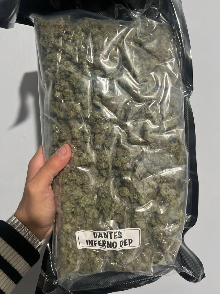 Alimxopop's tweet photo. $600 for this Packs if interested dm me please only serious buyers won’t welcome much talks just two packs left on denk 

#Stoners #buds #weed #floridaweed #Georgiaweed #houstonweed #Atlantaweed #Sydneyweed #detriotweed #Chichagoweed #Newyorkweed #Ukweed https://t.co/JiIWzAqYxy