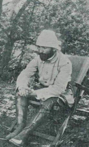 Talhaburakunlu's tweet photo. "Ah şu ahmaklar! (İtalyan askerlerini kastediyor) Bu sefer onlara Türkler'deki vatanseverliğin ölmediğini ve düşmanlara bunu ödetmeyi bildiğimizi göstereceğim."

Binbaşı Enver Bey 
Tobruk 
7 Kasım 1911 https://t.co/dSK0YA210a
