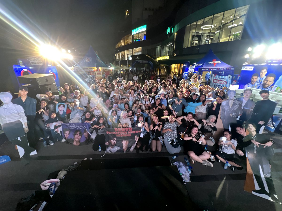 MonstaX___INA's tweet photo. PCD never ending 😭
another happy2 event and agenda promosi supaya bisa 10rb Monbebe di next concert is done 😂✅

Thank you for today yaa, Monbebe!
Noraebang hari ini sooo 🔥🔥🔥🔥🔥
kalian emg terpetjahhh, terbaik!! 

see you next event! 💙 https://t.co/vkW0sEORrk