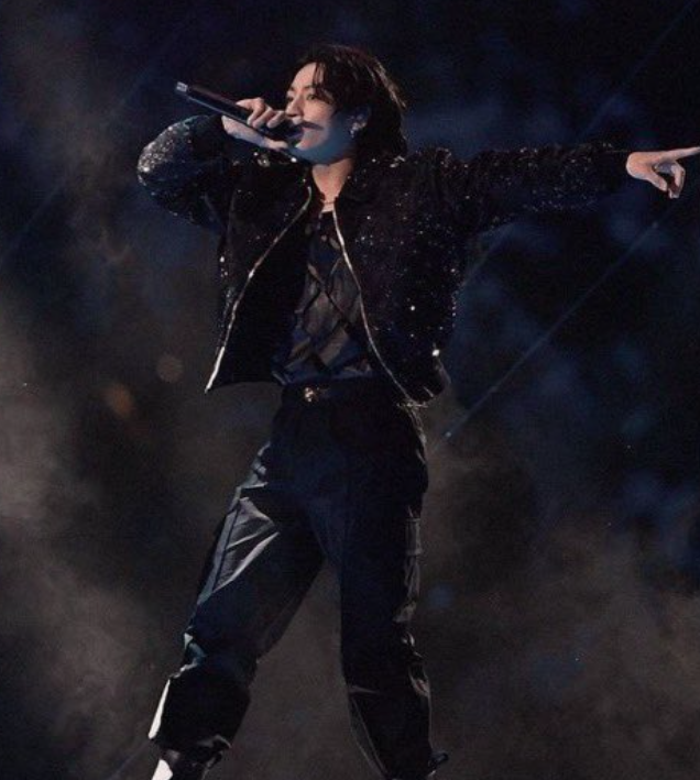 AboutMusicYT's tweet photo. Jungkook became the first Korean artist to perform at the opening ceremony at the 2022 FIFA World Cup. https://t.co/Kg3aipkfSG