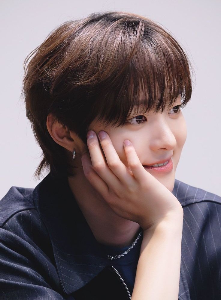 takihoneybee's tweet photo. "have you ever                                                      "only"
been in love??"                                                      once" https://t.co/53AcfgFASE