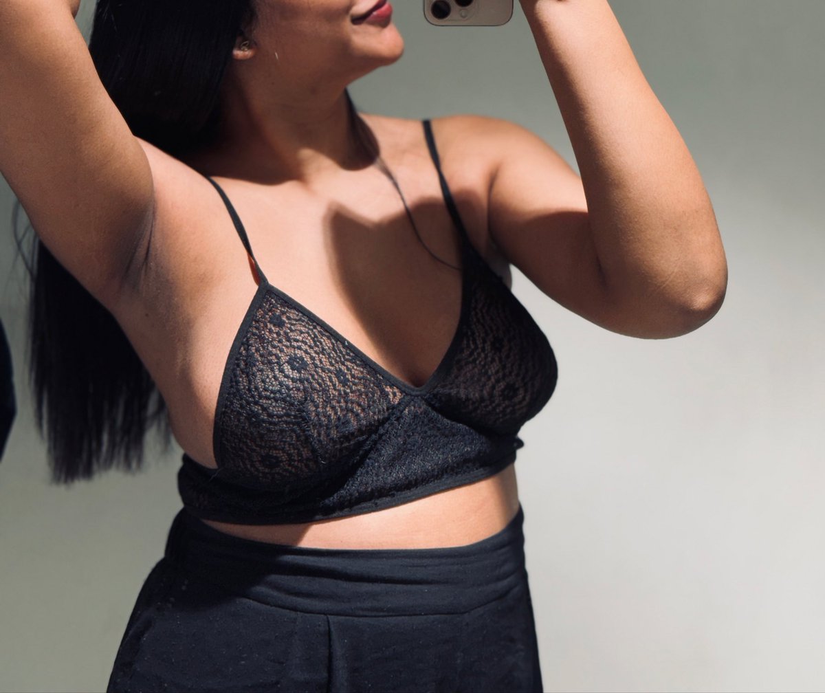 alisha_jaz's tweet photo. Caught in the mirror👀

#18pluscontent #trending #kochi #kerala 
@bonghunkx @Resmi_R_Nair @phoenixgirlx @fair_sameer01 @xhamstercom @xxXHamster66 @XPornHub66x @INDIANSTARB0Y @fabio_stallion https://t.co/b0HoQ1n2c7