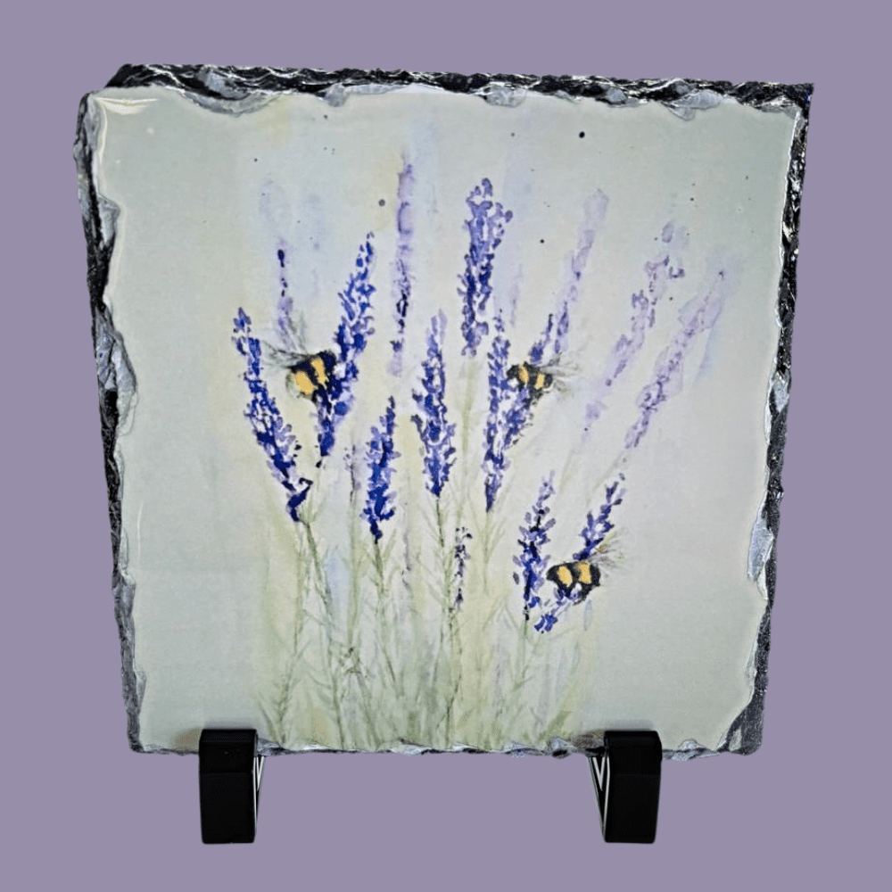 Cheryls_Jewels's tweet photo. Bees are just fascinating to watch buzzing through the flowers. Enjoy this slate artwork featuring bees in lavender from @kblacey https://t.co/liPBYp2wW4 #earlybiz #CGArtisans https://t.co/uZ6CtGadAZ