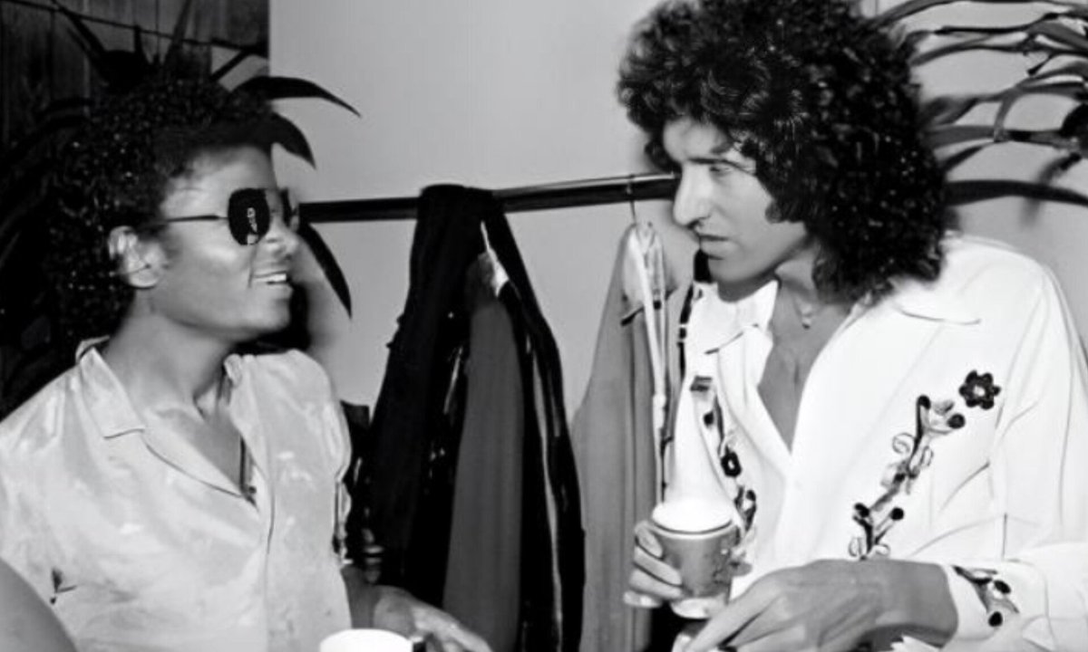 Mj_Loquendo's tweet photo. Feliz Cumpleaños A @DrBrianMay 🎉🥳🎂
#MichaelJackson #KingOfPop #Queen #BrianMay #HappyBirthday #foryou #MJ #MJForever #Birthday #MichaelJacksonForever #MJFans #Fans https://t.co/CHhgQEiRnd