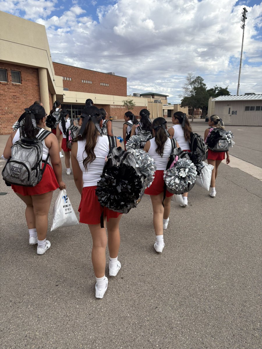 Hanks Cheer tweet media