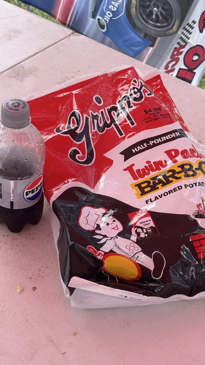 TheAcesOutlaw's tweet photo. Tailgating in full effect here at @NWBSpeedway #Papsi @GrillosPickles @GrippoChipCo @TheAcesRookie https://t.co/lqWSeZ5Q4D