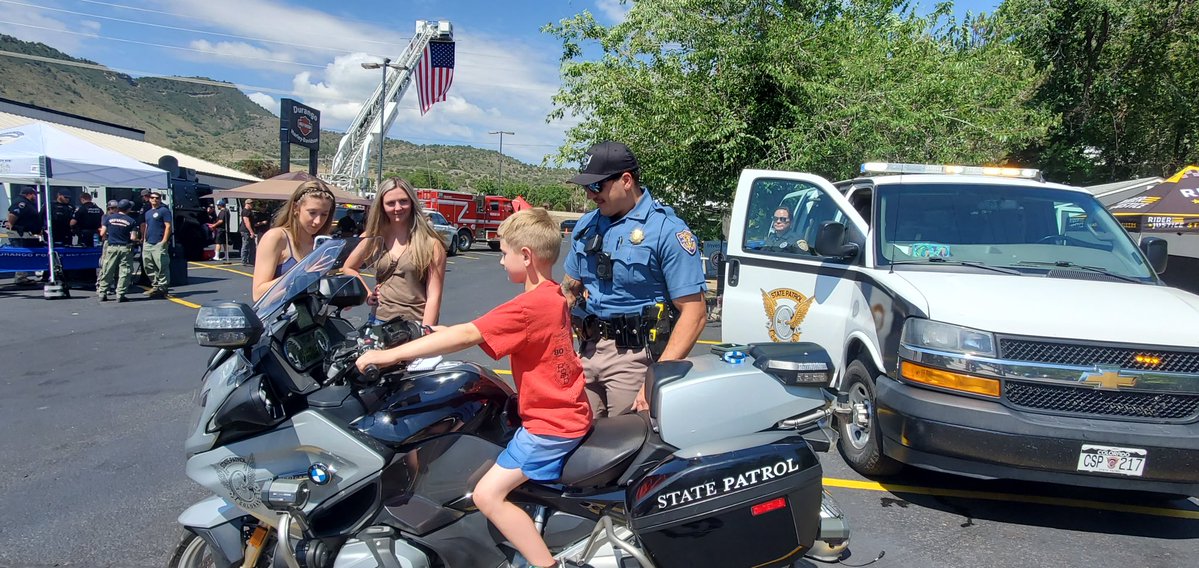 CSP_News's tweet photo. Harley Davidson hosted a First Responder appreciation day in Durango. Trooper Manis, along with members of the Port of Entry Cortez office were able to meet with the attendees! https://t.co/mN5UVnttJy