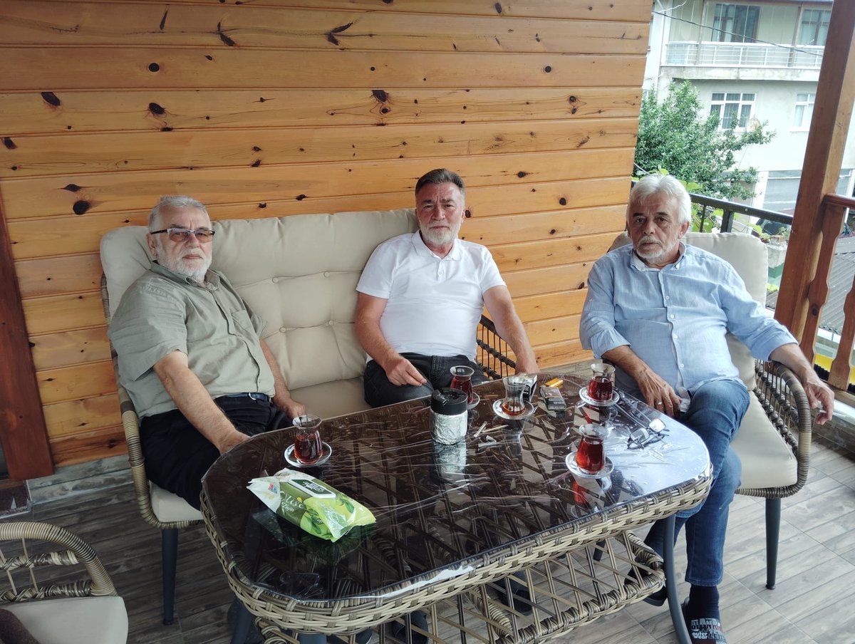 rustemdindarol1's tweet photo. Rize/ Güneysu’da değerli dostumuz Ömer Demircanın misafiri olduk. Değerli eşlerine ve Ömer abimize konukseverliği ve alakalarından dolayı çok teşekkür ediyoruz. https://t.co/XXePMl2Wkn