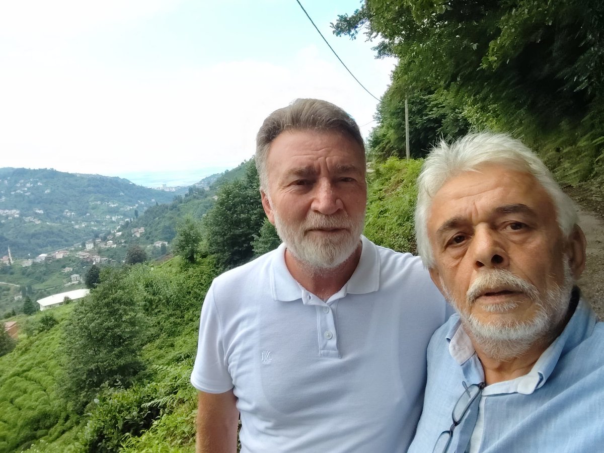 rustemdindarol1's tweet photo. Rize/ Güneysu’da değerli dostumuz Ömer Demircanın misafiri olduk. Değerli eşlerine ve Ömer abimize konukseverliği ve alakalarından dolayı çok teşekkür ediyoruz. https://t.co/XXePMl2Wkn