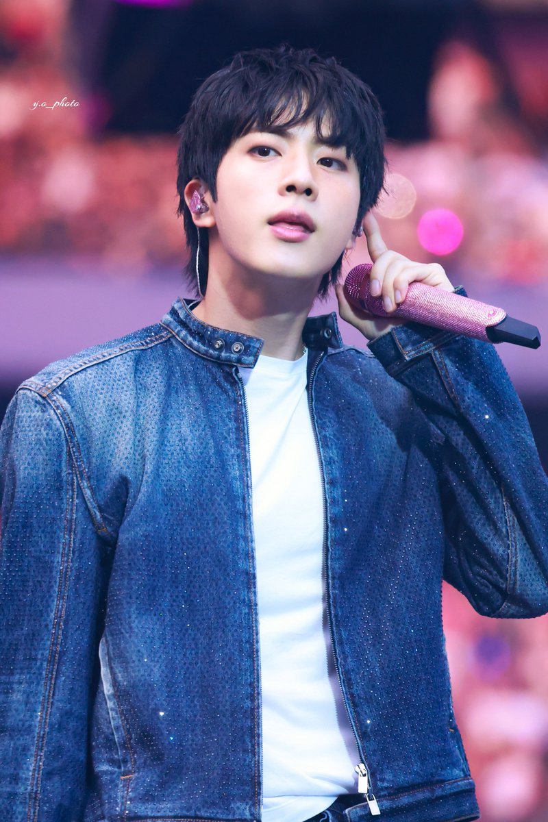 yo_photo_'s tweet photo. 26.7.18 PARIS (Day 2)

#BTSJIN #방탄소년단진 
#김석진 #석진 #진 #JIN #ジン @BTS_twt
#BTS_ARIRANG 
#BTS_WORLDTOUR_ARIRANG

(Testing : Can you guys see my posts? 👀) https://t.co/0lTUh3B8IU