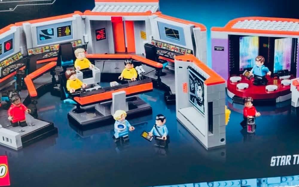 the_brick_news's tweet photo. First look at the new LEGO LEGO Star Trek Enterprise Bridge set!

Coming in September for $200. https://t.co/BWQpNJsRHE
