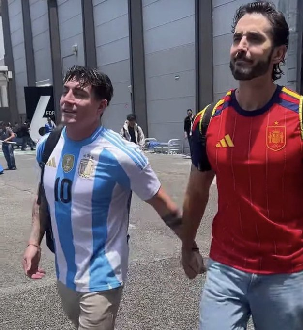 ObduTorG's tweet photo. Al final de #ElmundialXazteca estos dos, andarán así jajajaja
#AgusFernandez
AGUS EN VLA FIN DE SEMANA https://t.co/mGcujE1IBt