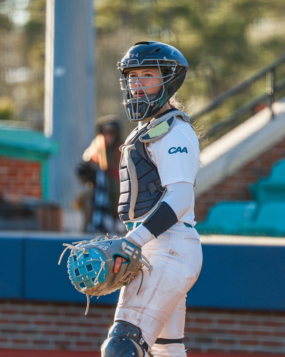 UNCWsoftball's tweet photo. Wishing a happy birthday to Sierra Persinger 🎉🎂

#SeahawkSoftball https://t.co/uxUzVSKkTs