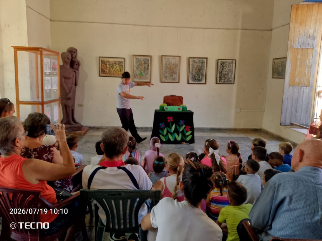 Ana_Maria831016's tweet photo. En la provincia Artemisa se celebra el día de los niños... 
A nuestros Pequeños Gigantes, 
MUCHAS MUCHAS FELICIDADESSSS!!! 🥳🥳🥳
Un hermoso día para TODOS los niños y niñas!!! 🥳🎉🎁🎊
@GobiernoArt 
@IvonArtemisa 
#ArtemisaJuntosSomosMás https://t.co/KRyemHWCPm