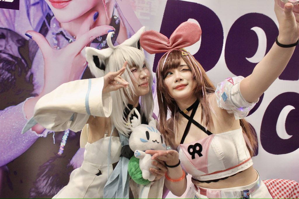 47LAVIEUwU's tweet photo. Omg we finally met again since last year, love to see you back 💗  @Dai_Cosplayer #cosplay https://t.co/BuWAIPZQbR
