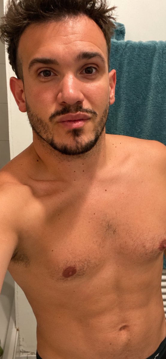 kris_rt's tweet photo. Qui est allé voir l’Odyssée ? 💪#LGBTQIASolidarity https://t.co/laVmlR5CTY