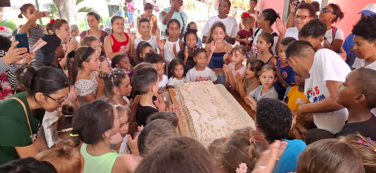 Ana_Maria831016's tweet photo. En la provincia Artemisa se celebra el día de los niños... 
A nuestros Pequeños Gigantes, 
MUCHAS MUCHAS FELICIDADESSSS!!! 🥳🥳🥳
Un hermoso día para TODOS los niños y niñas!!! 🥳🎉🎁🎊
@GobiernoArt 
@IvonArtemisa 
#ArtemisaJuntosSomosMás https://t.co/KRyemHWCPm