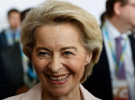 GlobalDiss's tweet photo. 🚨🇪🇺 400,000 PEOPLE signed a petition to STOP mass immigration. 

But Ursula von der Leyen’s EU Commission refuses to even accept it, claiming it violates “European values.”

The corrupt elites ignore the people. Time to remind them who is the BOSS! https://t.co/RqBBCVKpsq