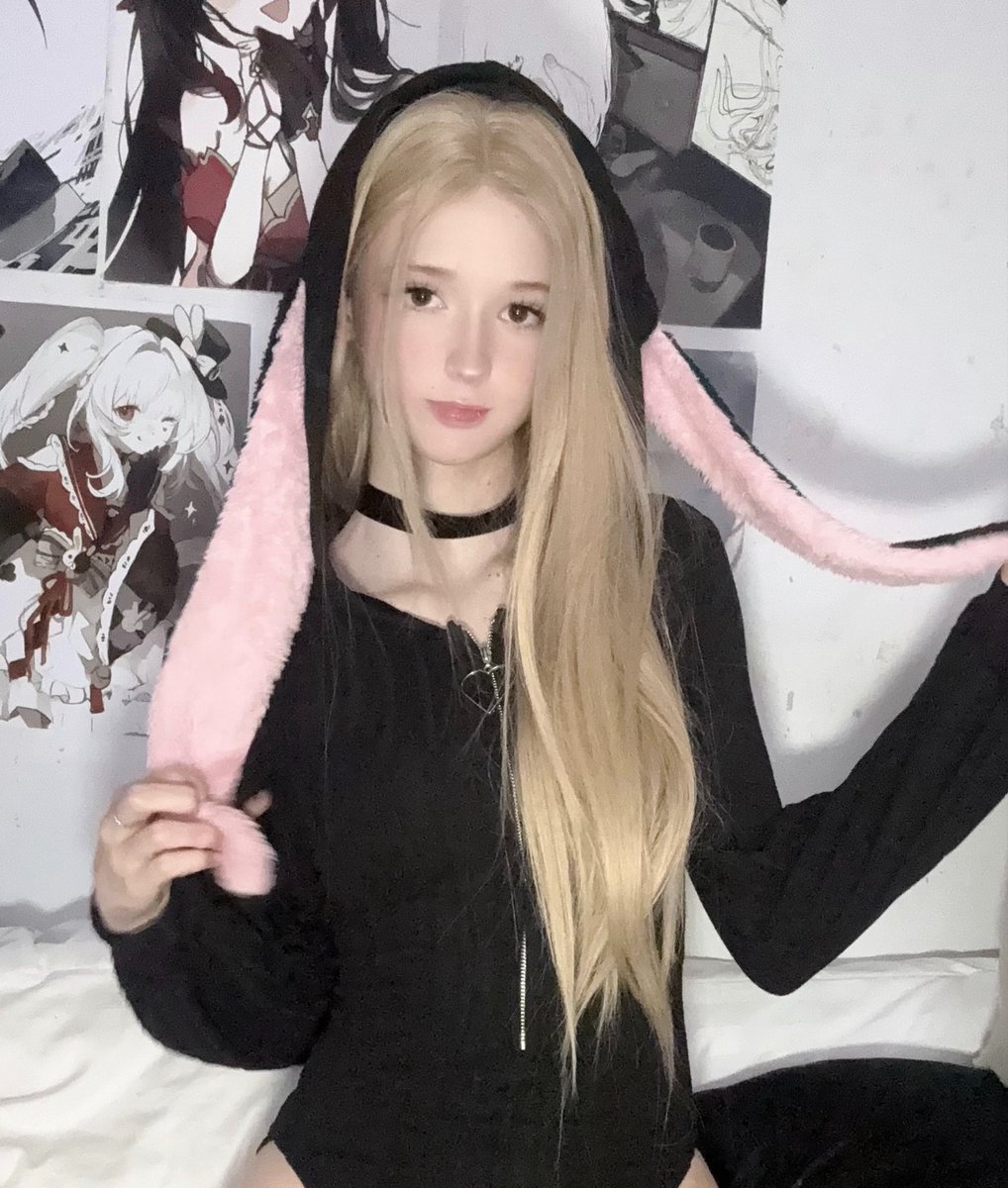 mizucakes_'s tweet photo. Bunny girl is on my patreon now btw :3 i love an outfit thats real comfy and not too revealing ngl https://t.co/L1DZyKbNgS
