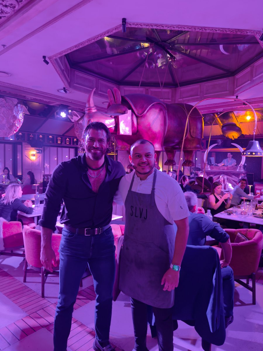 YamanManiaPl's tweet photo. @/sushichef_william_ • Ig

Para mí es un placer darte de comer un buen sushi 🍣 
Gracias por la visita el actor can Yaman

@/slvjmadrid
#CanYaman
#Tbt https://t.co/TBvfj8xH45