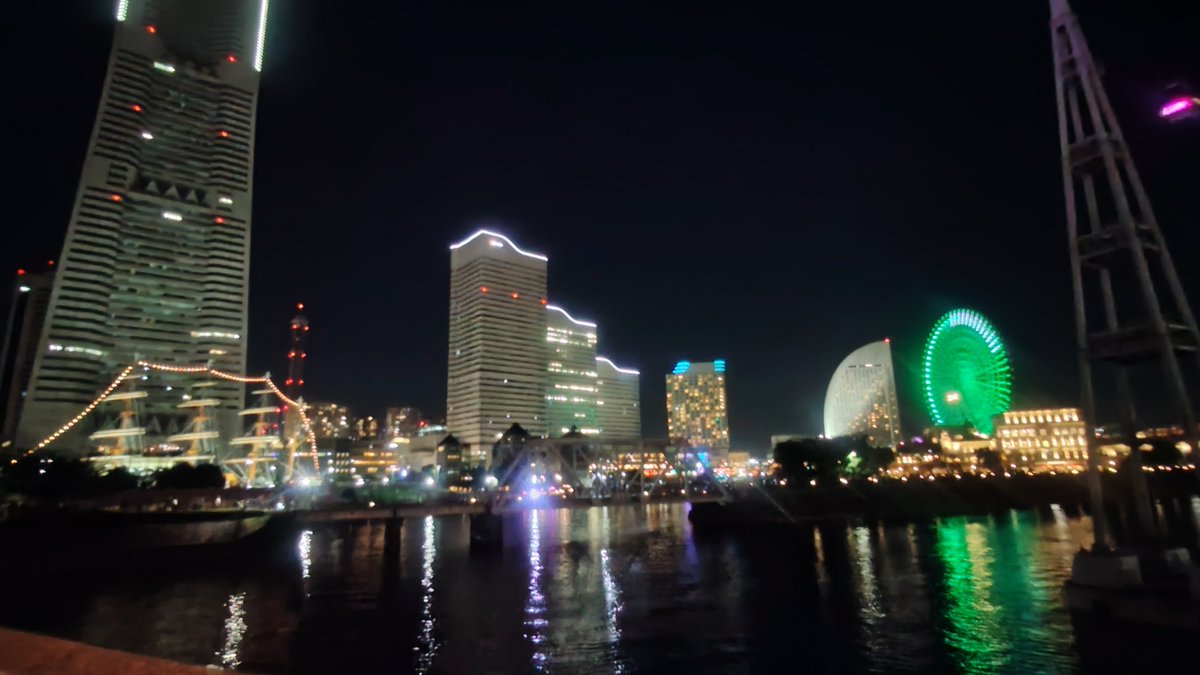 ekkoma's tweet photo. Billboard、東京より横浜のほうが小さいのかな？一体感がすごくあった。キラキラビジューがついてるネクタイもよく見えた。東京1stでは歌わなかった「愛し愛され」も聞けてアンコールまであってスペシャルだったなぁ。 https://t.co/RWgaypLqsE