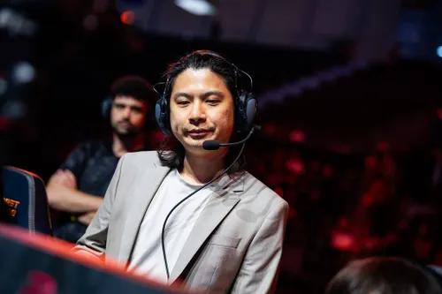 Liam3663's tweet photo. Orgullosa de los chicos y su top2 en este torneo después de la actuación del MSI, pero podemos enfocarnos en lo serio por un momento?? que chamán/brujo/ritual o limpieza hay que buscar para revertir la maldición de este pobre hombre?? 😭😭 https://t.co/s63CrUo9jq