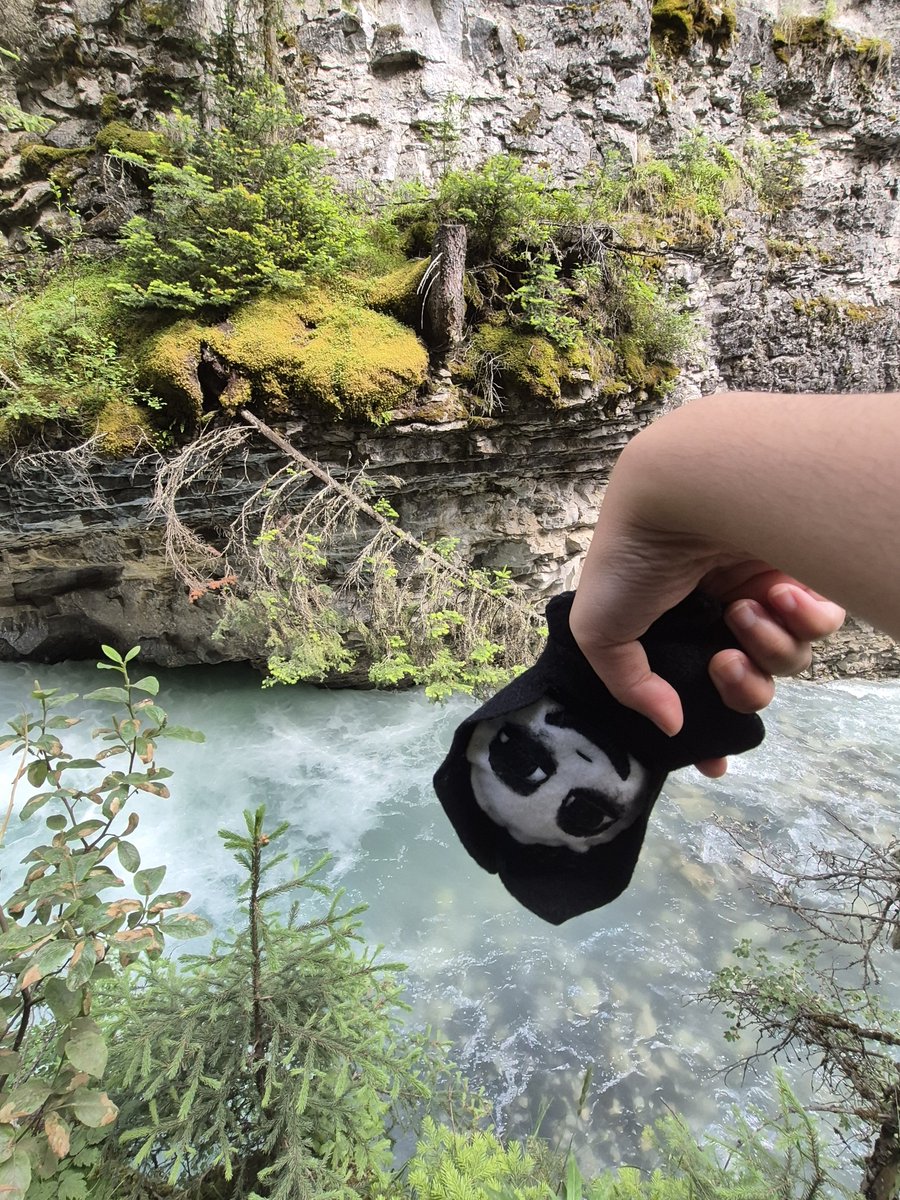 villainpqstiche's tweet photo. Into the water, off a cliff, burned and charred, or dunked and frozen. The choice is yours...😈 #theknocker #Minecraft https://t.co/MdCAOWHK0O
