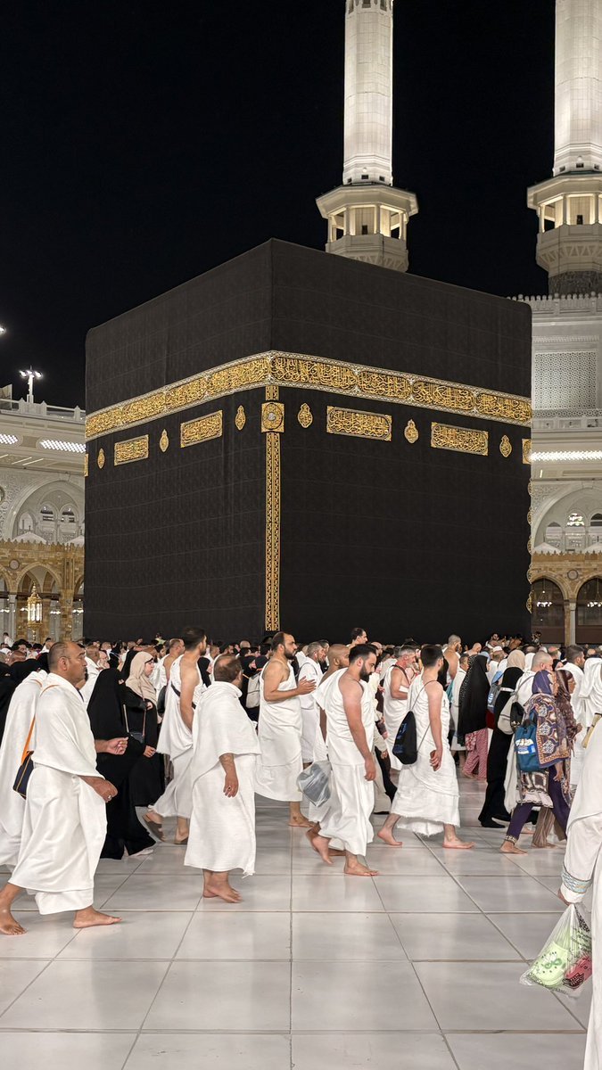 A_officialk1's tweet photo. تیری سرکار میں امیر و غریب ایک ہوئے ۔ https://t.co/mOLLWZIDdq